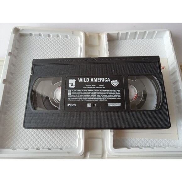 Set of 3 VHS Clamshell Kids: Amazing Panda Adventure, Tom & Huck, Wild America - Picture 4 of 11